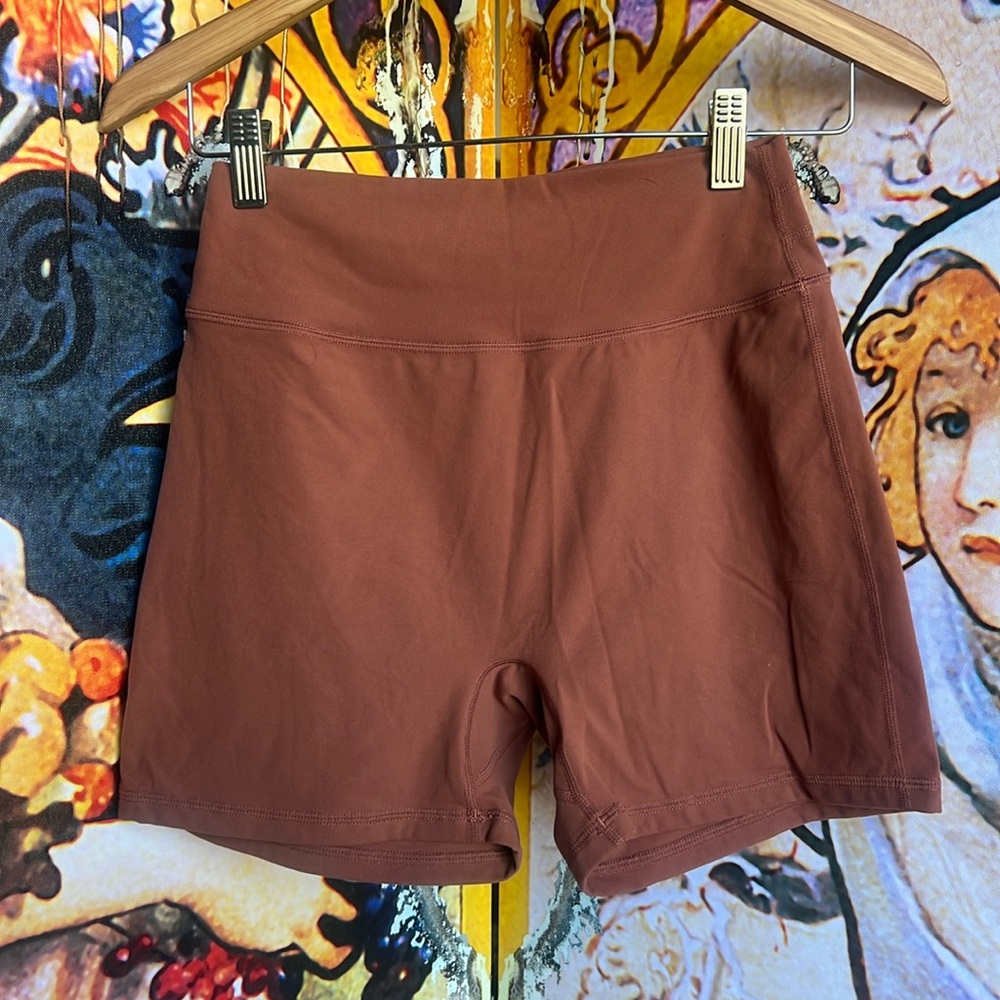 Buff Bunny Legacy short 4” Brady Brown Size M
